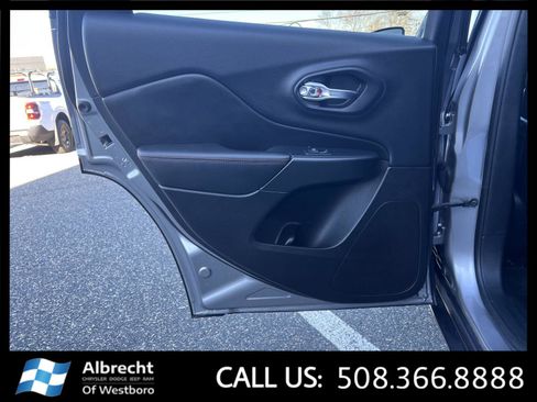 Used 2019 Jeep Cherokee Trailhawk AWD/4WD image 14