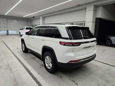 New 2025 Jeep Grand Cherokee Laredo w/ Luxury Tech Group I RWD image 4