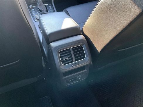 Used 2018 Volkswagen Tiguan SEL image 30