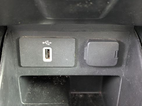 Used 2017 Ford Explorer XLT w/ Equipment Group 202A FWD image 29