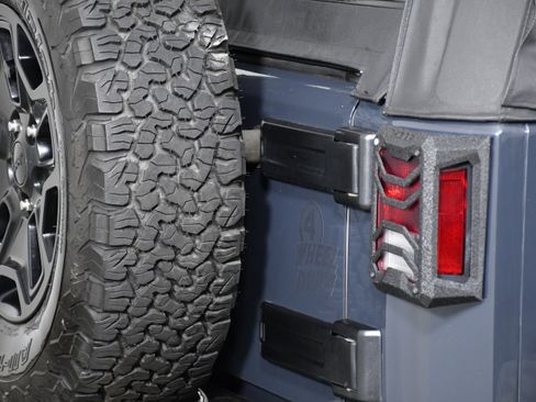 Used 2018 Jeep Wrangler Willys Wheeler image 27