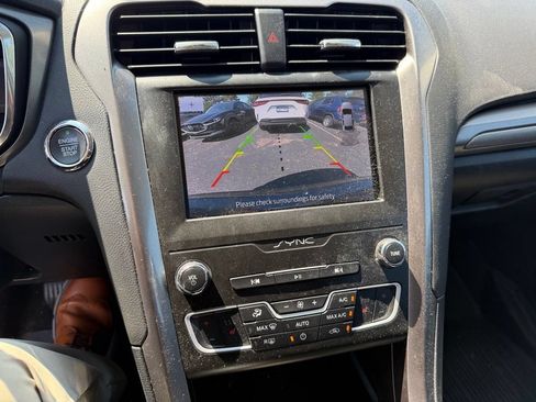Used 2020 Ford Fusion SE AWD/4WD image 11