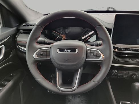 Used 2025 Jeep Compass Trailhawk AWD/4WD image 5