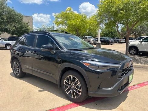 Used 2026 Toyota Corolla Cross XLE w/ Convenience Package FWD image 3