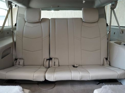 Used 2019 Cadillac Escalade ESV Premium Luxury w/ LPO, Radiant Package AWD/4WD image 36