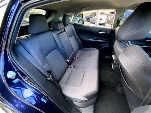 Used 2022 Toyota Venza LE image 19