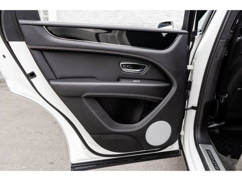 Certified 2022 Bentley Bentayga image 35