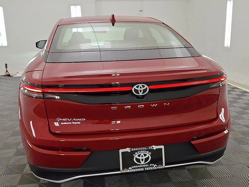 Certified 2024 Toyota Crown AWD/4WD image 3