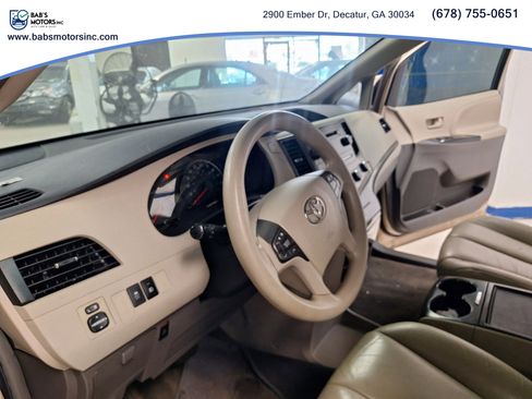 Used 2016 Toyota Sienna L FWD image 2