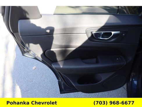 Used 2021 Volvo XC60 T5 Momentum w/ Premium Package image 26