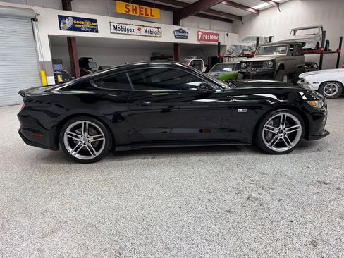 Used 2015 Ford Mustang GT Premium RWD image 9