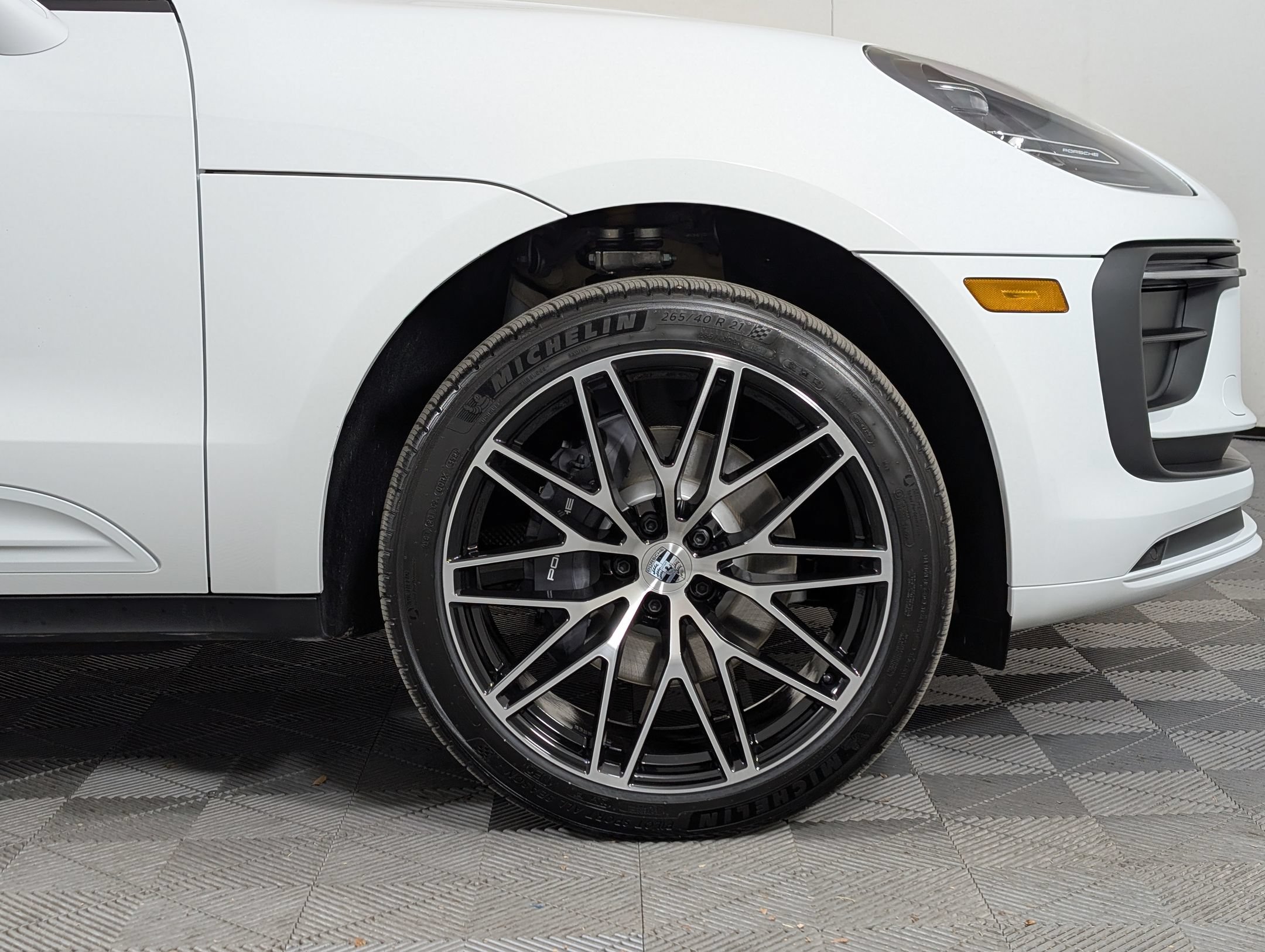 Certified 2026 Porsche Macan AWD/4WD image 15