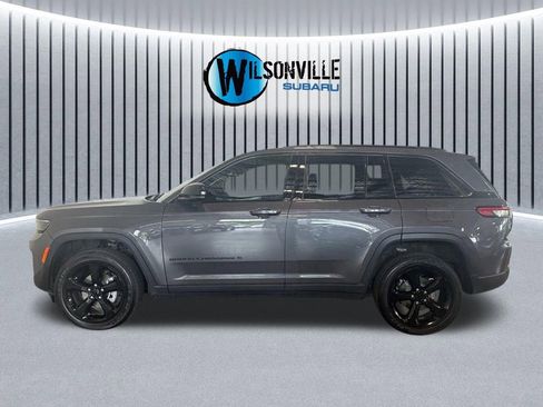Used 2024 Jeep Grand Cherokee Altitude AWD/4WD image 16