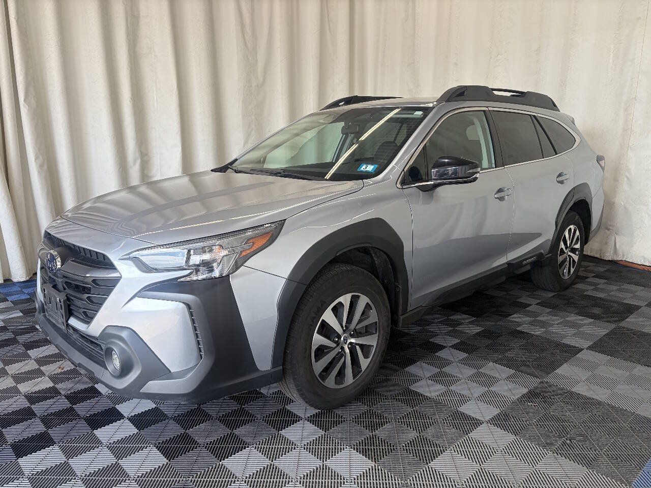 Used 2023 Subaru Outback Premium AWD/4WD image 2