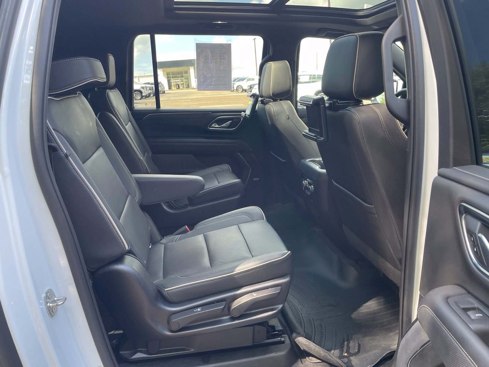 Used 2022 GMC Yukon XL SLT w/ SLT Premium Package AWD/4WD image 38