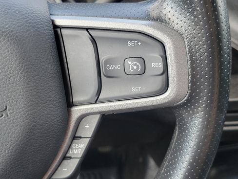 Used 2024 RAM 2500 Tradesman w/ Chrome Appearance Group AWD/4WD image 12