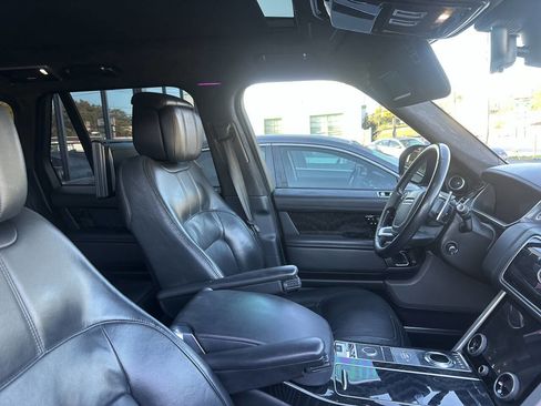 Used 2018 Land Rover Range Rover Autobiography image 24