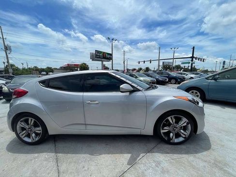 Used 2017 Hyundai Veloster Value Edition FWD image 6