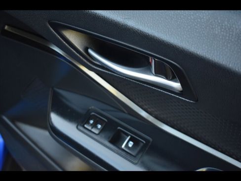 Used 2018 Toyota C-HR XLE image 34