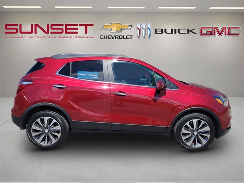 Certified 2022 Buick Encore Preferred w/ Safety Package FWD image 3