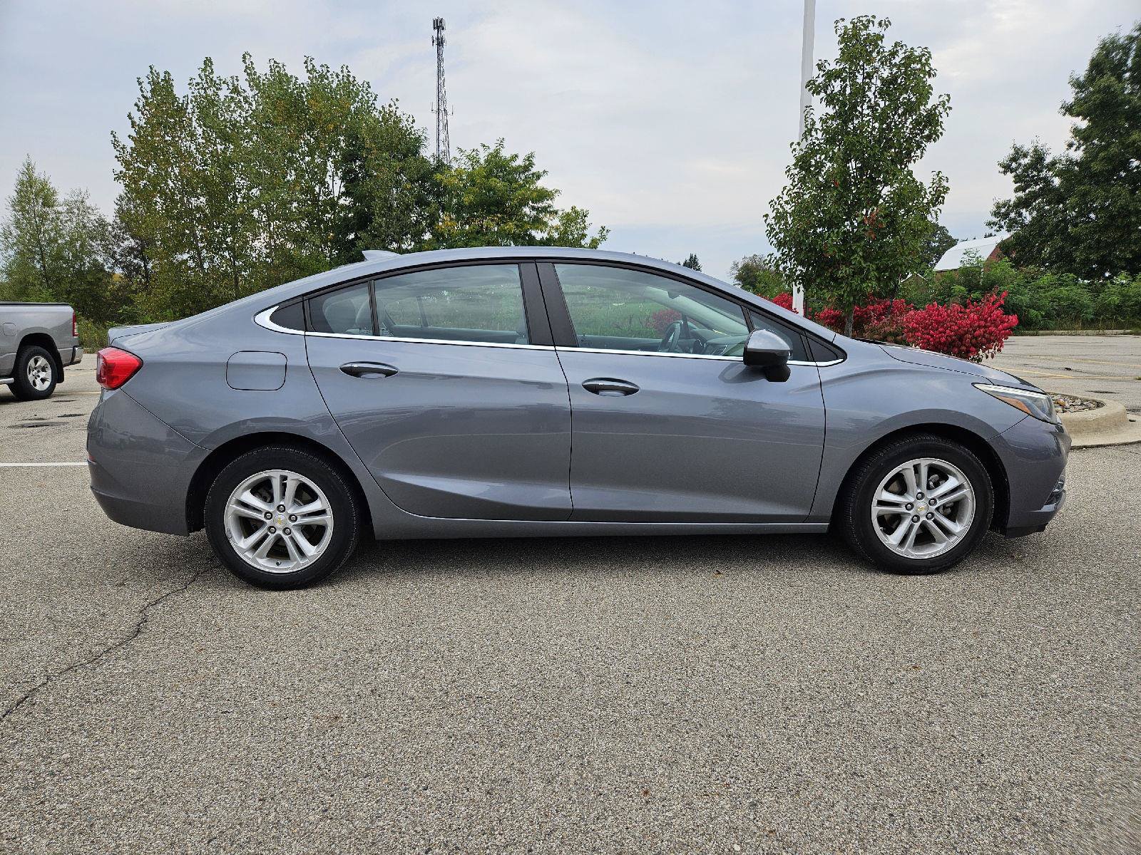 Used 2018 Chevrolet Cruze LT w/ Sun And Sound Package FWD image 8