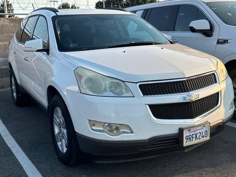 Used 2012 Chevrolet Traverse LT FWD image 2