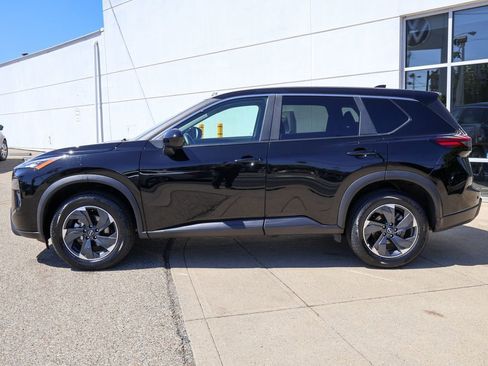 Used 2025 Nissan Rogue SV FWD image 2
