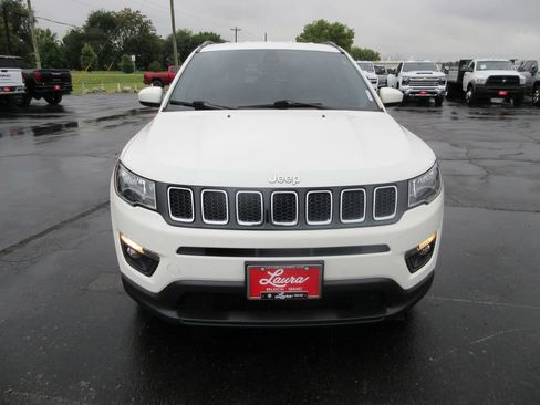 Used 2017 Jeep Compass Latitude w/ Cold Weather Group AWD/4WD image 13