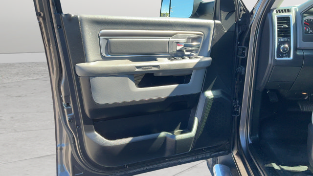 Used 2017 RAM 3500 SLT w/ Luxury Group AWD/4WD image 18
