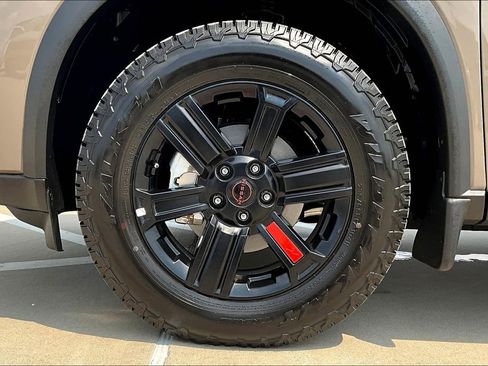 Used 2025 Nissan Rogue SV image 12