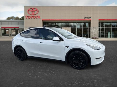 Used 2021 Tesla Model Y Long Range AWD/4WD image 4