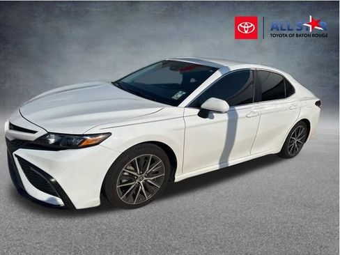 Used 2023 Toyota Camry SE FWD image 1