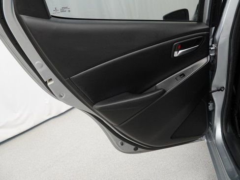 Used 2020 Toyota Yaris XLE image 37