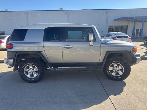 Used 2010 Toyota FJ Cruiser 4WD image 4