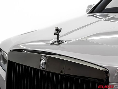 Used 2023 Rolls-Royce Cullinan Black Badge w/ Dark Exterior Package image 11