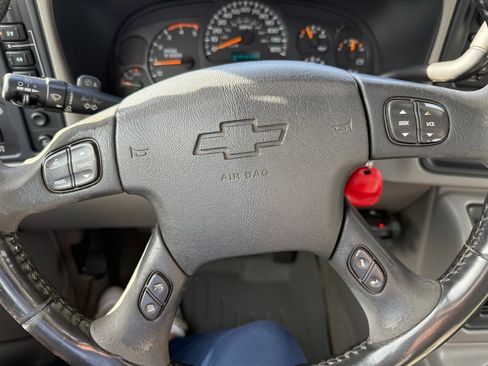 Used 2005 Chevrolet Silverado 2500 LT w/ Heavy-Duty Power Package image 21