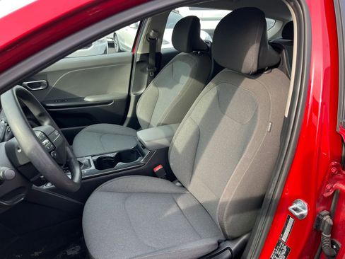 Used 2025 Kia K4 LXS image 36