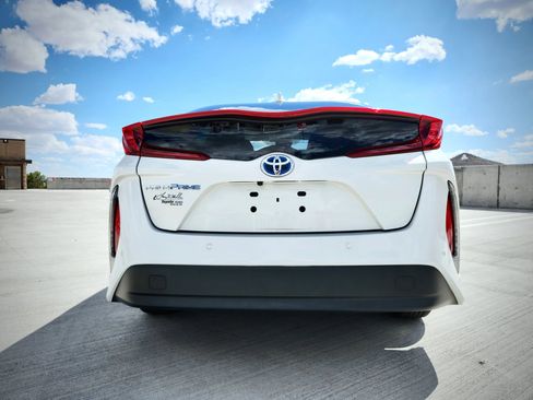 Used 2017 Toyota Prius Prime Advanced w/ Carpet Mat Package FWD image 8