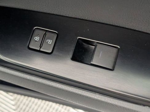 Used 2025 Toyota Camry SE FWD image 32