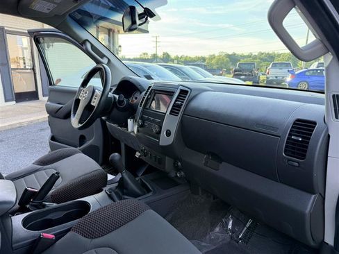 Used 2012 Nissan Frontier PRO-4X AWD/4WD image 12