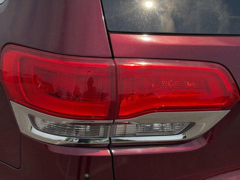 Used 2017 Jeep Grand Cherokee Laredo AWD/4WD image 21
