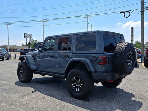 Used 2025 Jeep Wrangler Unlimited Rubicon AWD/4WD image 4