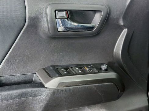 Used 2022 Toyota Tacoma TRD Sport w/ Technology Package RWD image 23