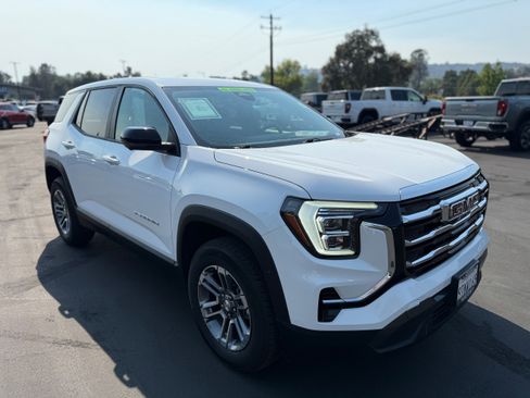 Used 2025 GMC Terrain Elevation w/ Technology Package II image 4