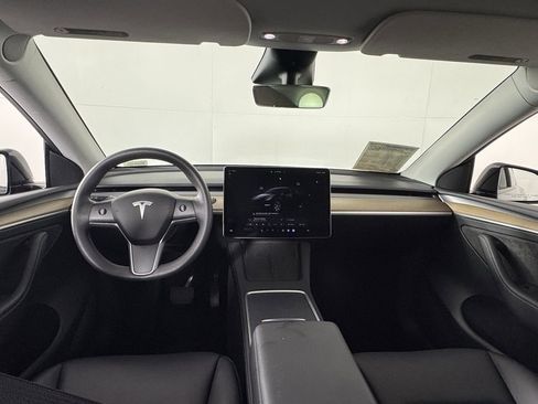 Used 2023 Tesla Model Y Long Range image 18