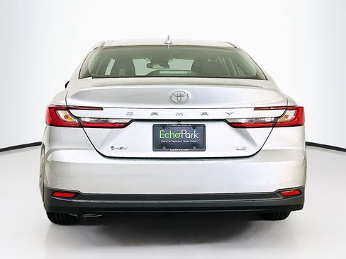 Used 2025 Toyota Camry LE image 7