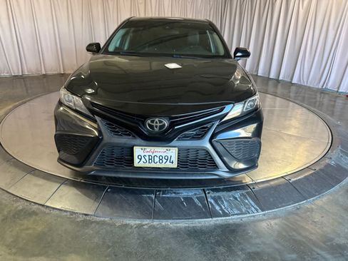 Used 2022 Toyota Camry SE FWD image 2