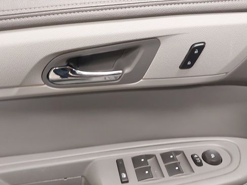 Used 2014 Chevrolet Traverse LS image 25