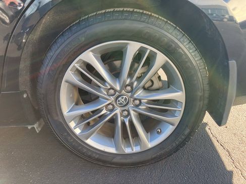 Used 2017 Toyota Camry SE image 33