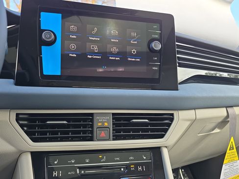 New 2026 Volkswagen Jetta SE image 19